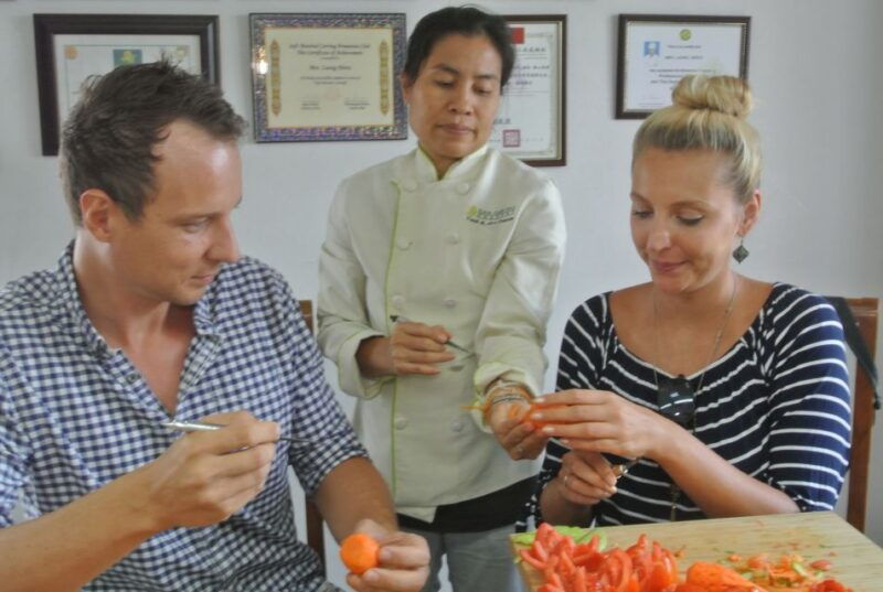 bangkok-professional-thai-fruit-and-vegetable-carving-class