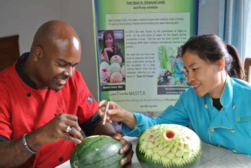 bangkok-professional-thai-fruit-and-vegetable-carving-class