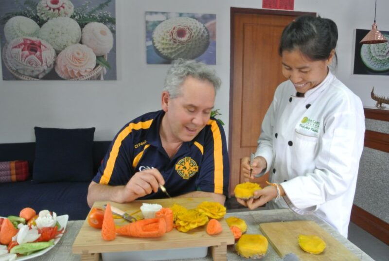 bangkok-professional-thai-fruit-and-vegetable-carving-class