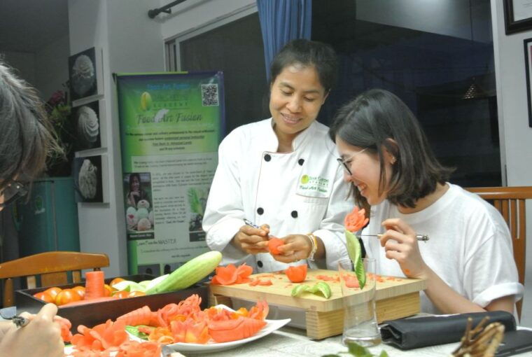 bangkok-professional-thai-fruit-and-vegetable-carving-class