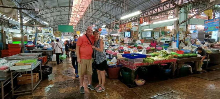 bangkok-railway-market-damnuansaduak-floating-market-tour