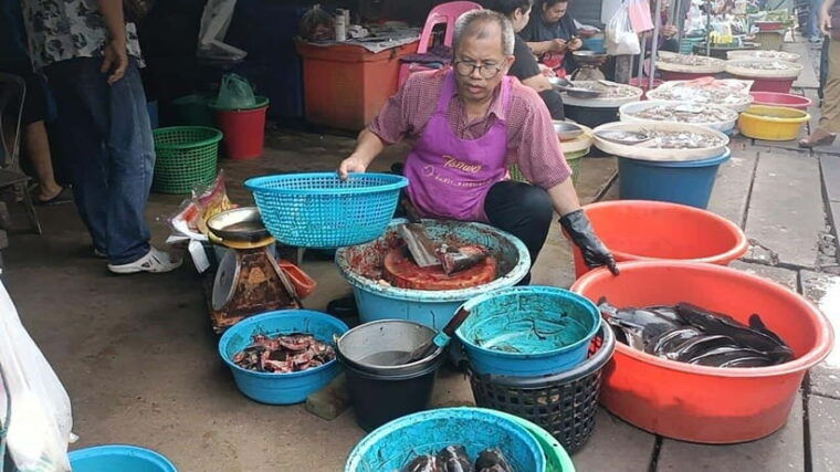 bangkok-railway-market-damnuansaduak-floating-market-tour