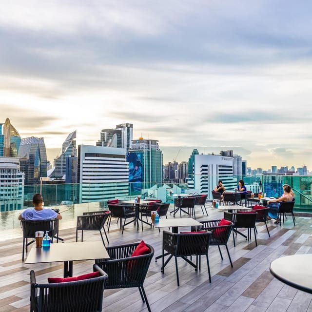 bangkok-redsquare-rooftop-bar-at-novotel-sukhumvit-4