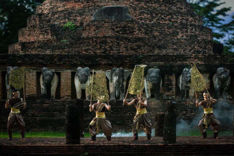 bangkok-royal-galaxy-dinner-cruise-with-siam-fantasy-show