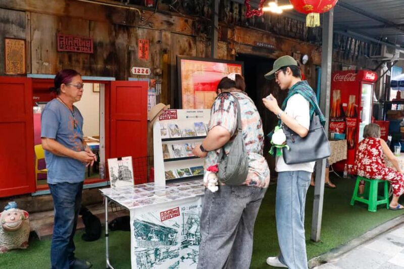 Bangkok: Sacred Temples & China Town Private Guided Tour - Visiting Wat Traimit Withayaram and the Gold Buddha