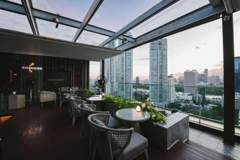 bangkok-sky-on-20-rooftop-bar-with-free-flow-drinks