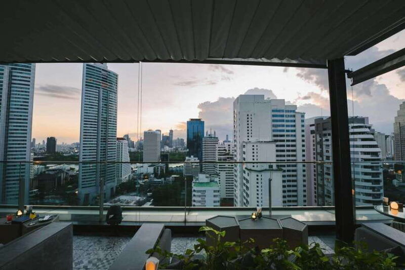 bangkok-sky-on-20-rooftop-bar-with-free-flow-drinks