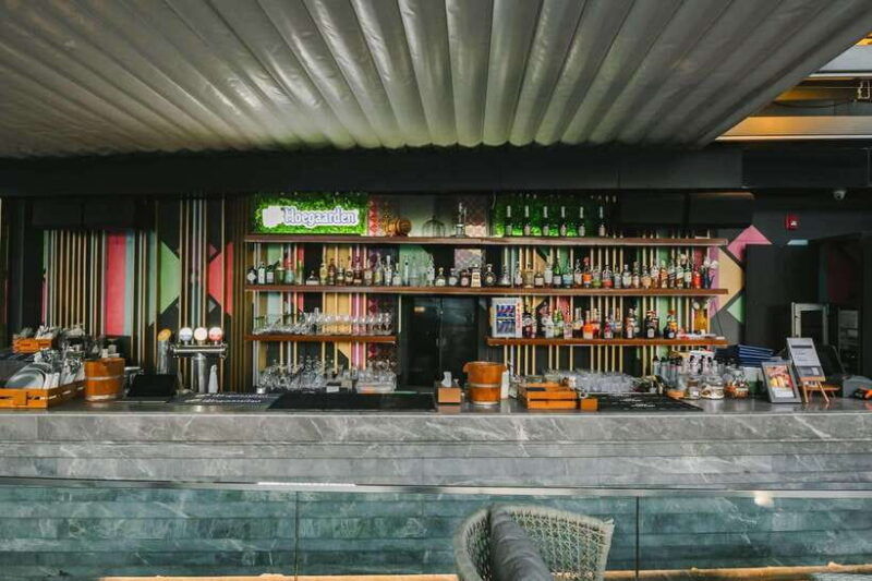 bangkok-sky-on-20-rooftop-bar-with-free-flow-drinks