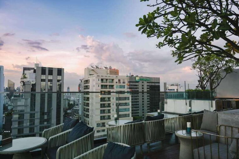 bangkok-sky-on-20-rooftop-bar-with-free-flow-drinks