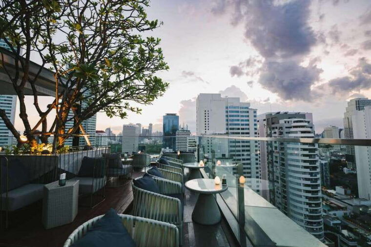 bangkok-sky-on-20-rooftop-bar-with-free-flow-drinks