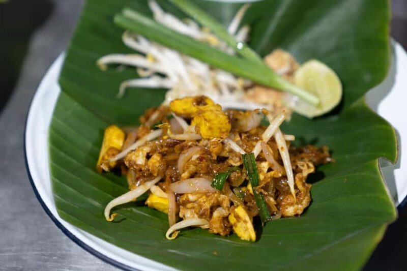 Bangkok Street Food and Night Lights by Tuk Tuk - Key Points