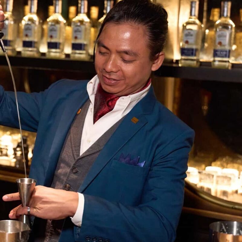 Bangkok: Thonglor Nightlife Bar and Club Crawl Tour - Key Points