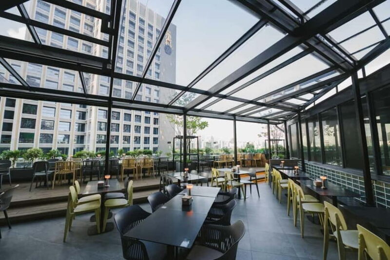 Bangkok: Throwback Rooftop Bangkok at Silom Edge - What to Expect During Your Visit