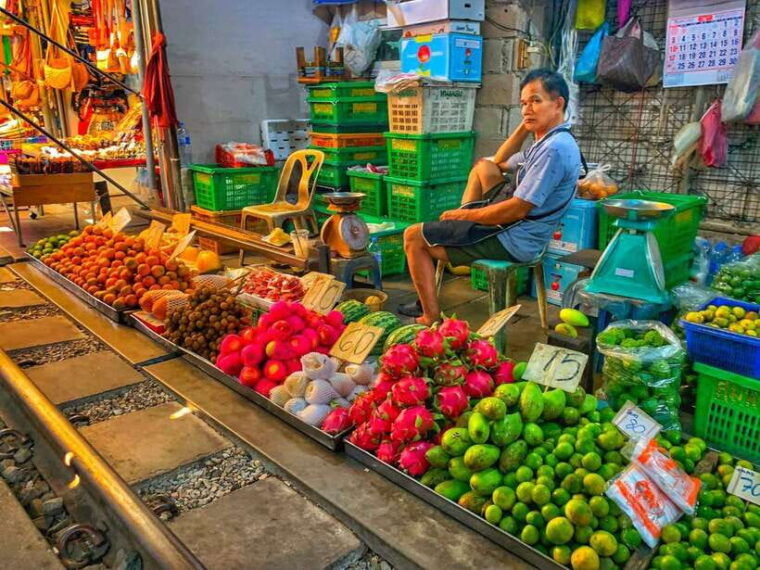 bangkok-train-market-floating-market-with-boat-ride