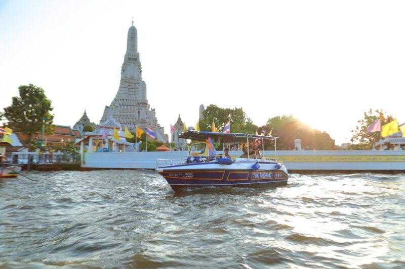 bangkok-tuk-tuk-speedboat-ride-on-the-chao-phraya-river