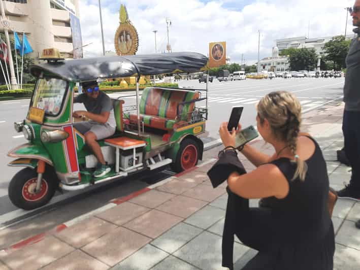 bangkok-tuk-tuk-twilight-cultures-market-and-food-taste