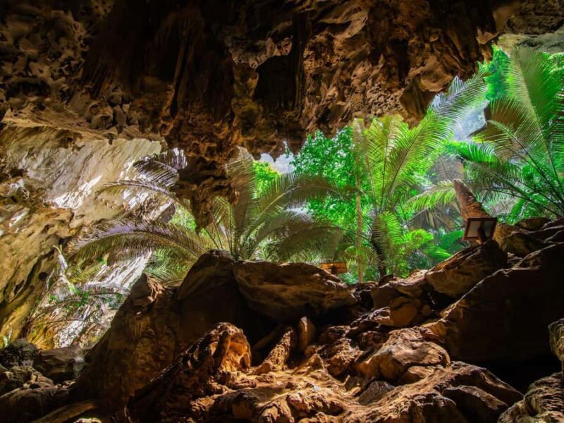 Bangkok: Uthai Thani Day Trip with Floating Temple Visit - Key Points