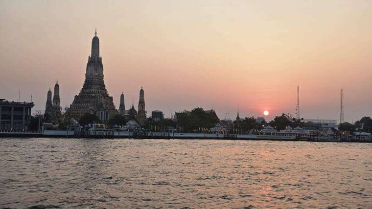 bangkok-wat-pho-and-wat-arun-guided-walking-tour-2-hours
