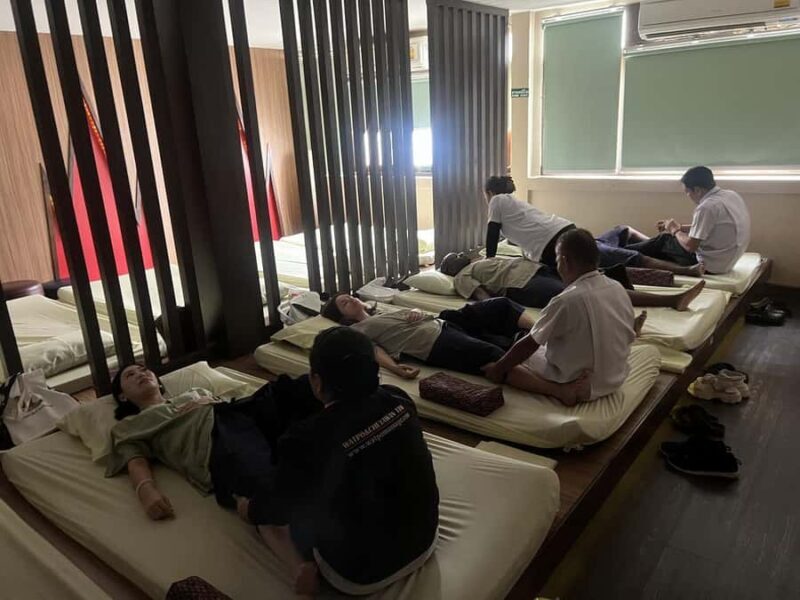 Bangkok: Wat Pho Thai Massage Experience with Training - The Practice: Thai Massage in Action