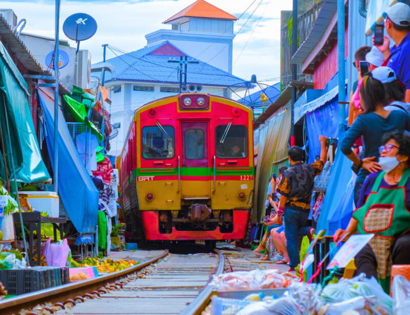 bangkoks-best-city-highlights-and-floating-markets-tour