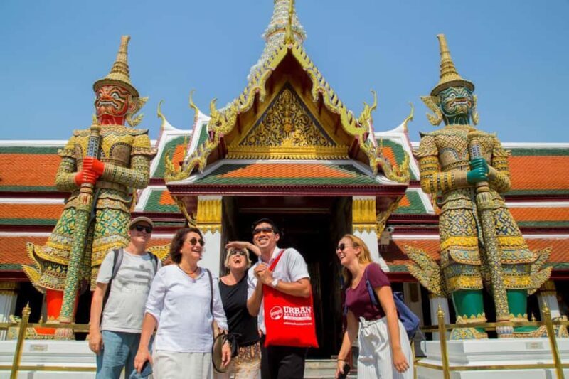 Bangkok's Highlights by Longtail Boat and on Foot - A Tour That Balances Water, History, and Culture