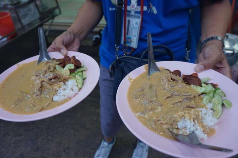 bangkoks-local-hidden-sightseeing-walking-tour-food-tour