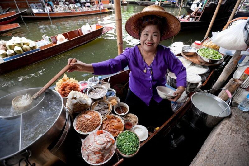 bangkoks-market-wonders-floating-market-adventure