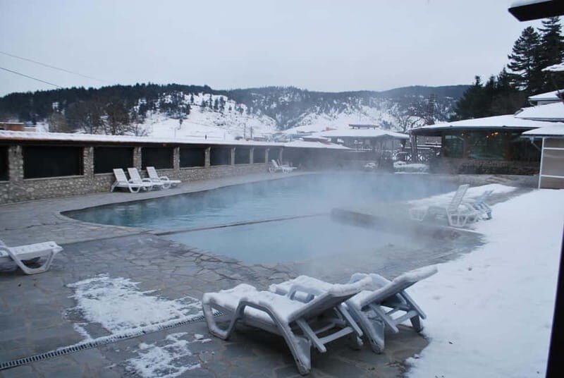 Bansko: Easy snowshoeing Pirin National Park & thermal spa - Bansko: Easy snowshoeing Pirin National Park & thermal spa