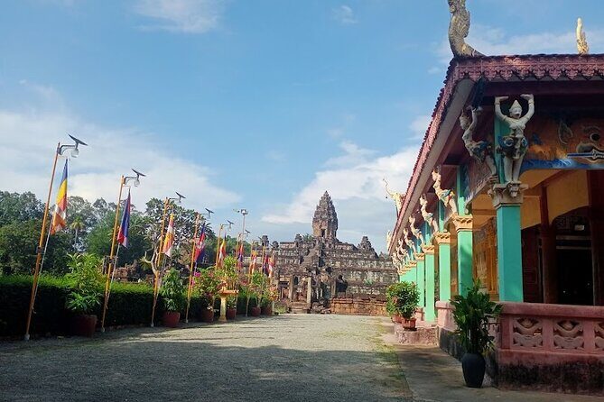 Banteay Srei and Bakong Temple Private Tour - Key Points
