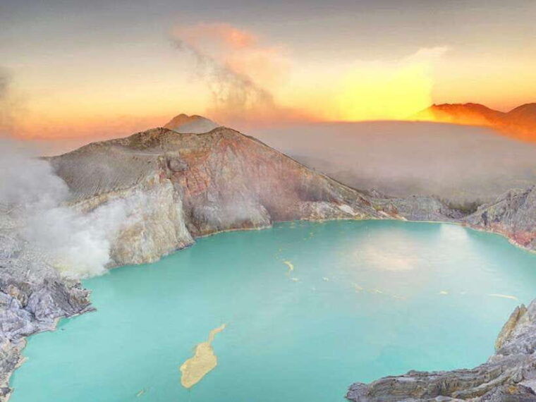 banyuwangi-bali-ijen-blue-fire-tour-with-transport-option