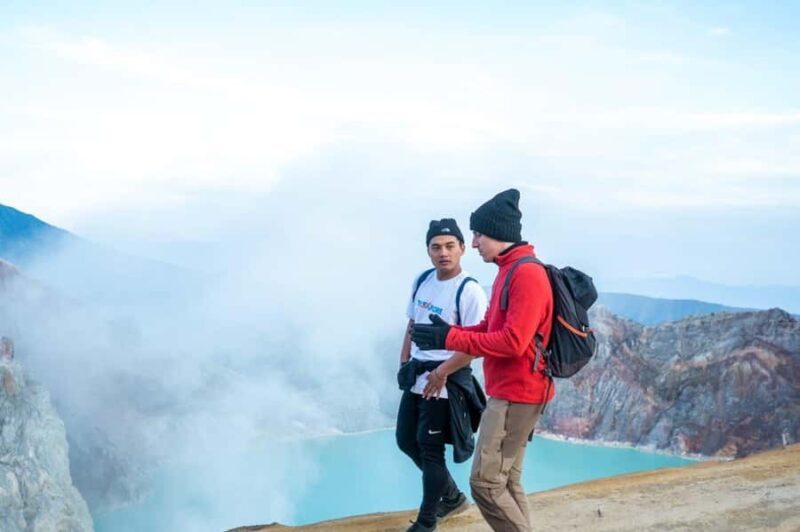 Banyuwangi/Bali: Ijen Crater Blue Fire & Sunrise Guided Tour - Who This Tour Is Perfect For