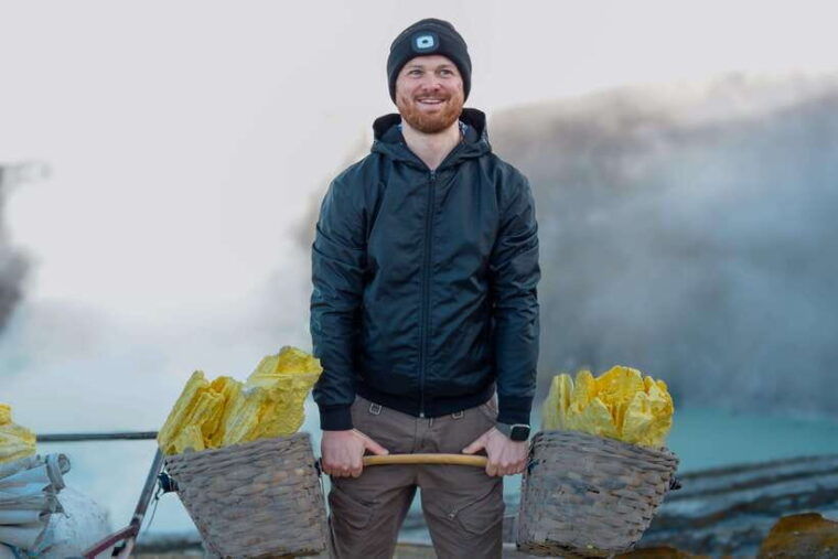 banyuwangi-bali-ijen-crater-bluefire-experience