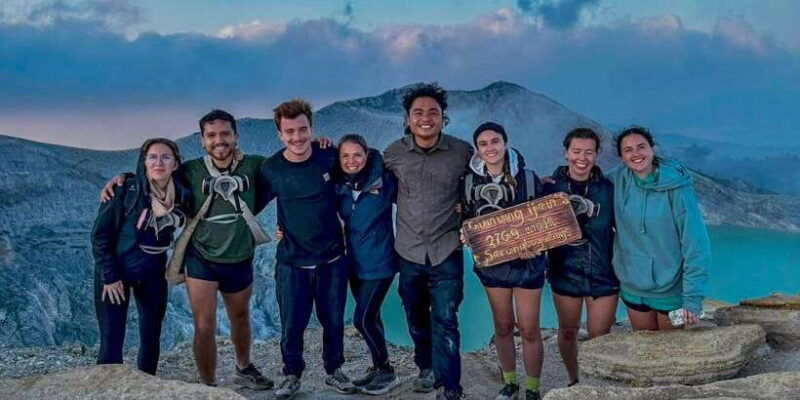banyuwangi-bali-mount-ijen-midnight-blue-fire-guided-tour