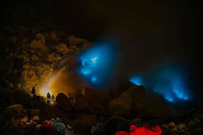 banyuwangi-bali-mt-ijen-sunrise-blue-flame-in-guided-tour