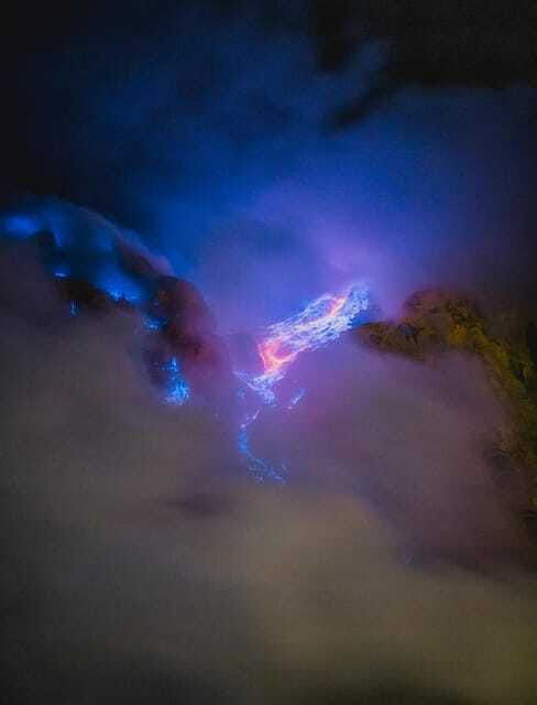 banyuwangi-bali-mt-ijen-sunrise-blue-flame-in-guided-tour