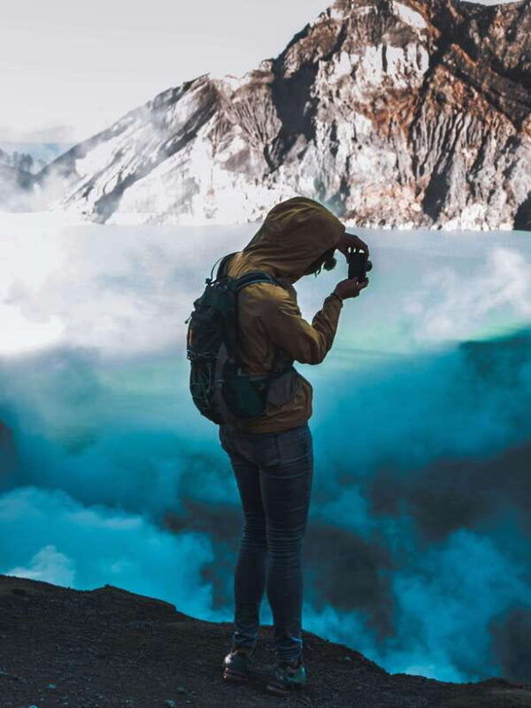 banyuwangi-beautiful-of-ijen-crater-with-local-guide
