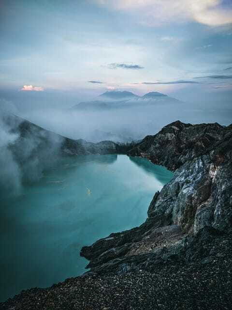 banyuwangi-beautiful-of-ijen-crater-with-local-guide