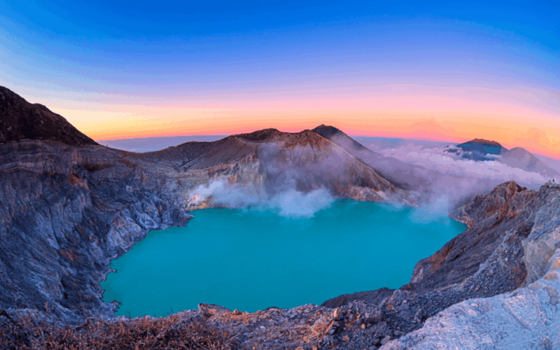 banyuwangi-blue-flame-wonderous-phenomenon-of-ijen-crater