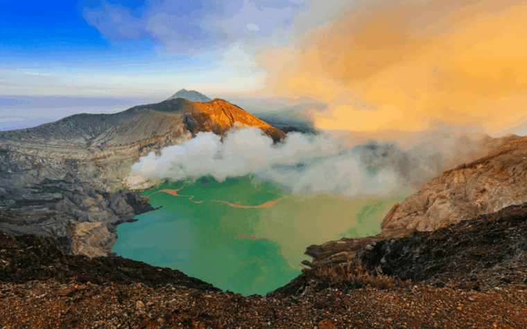 banyuwangi-blue-flame-wonderous-phenomenon-of-ijen-crater