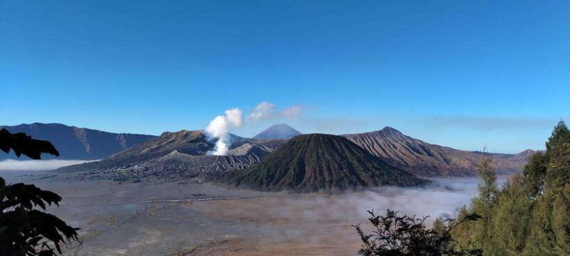 banyuwangi-explore-ijen-blue-fire-bromo-sunrise
