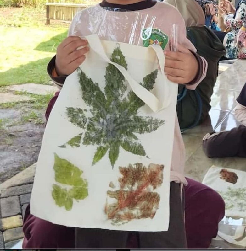 Banyuwangi: Family Eco Print Workshop with Local Artisan - Exploring the Eco Print Workshop in Banyuwangi