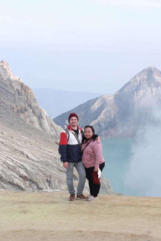banyuwangi-ijen-blue-fire-and-sunrise-volcano-tour