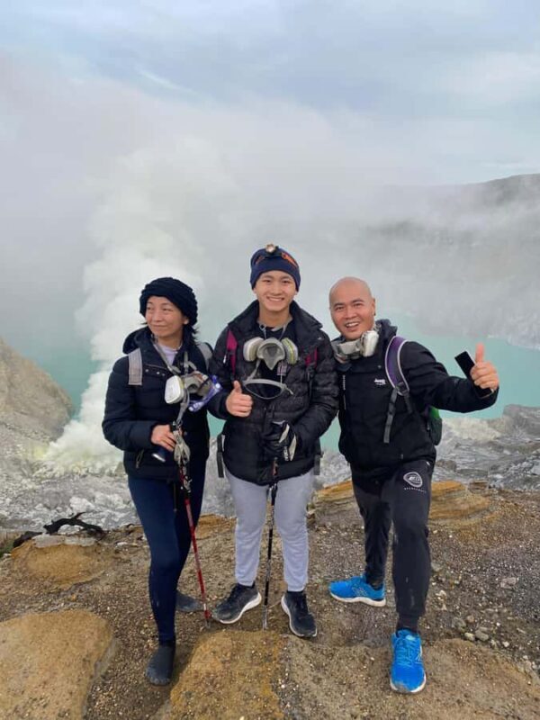 Banyuwangi: Ijen Blue Fire Hike & Licin Village Breakfast - Witnessing the Blue Fire Phenomenon