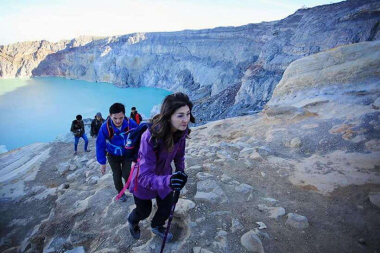 banyuwangi-ijen-blue-fire-tour-with-transfer-services