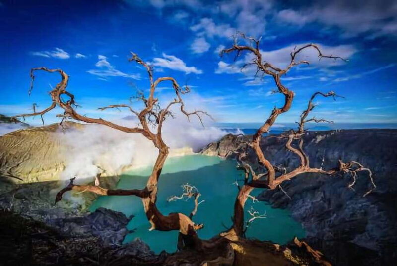 banyuwangi-mt-ijen-blue-fire-panoramic-with-local-guide