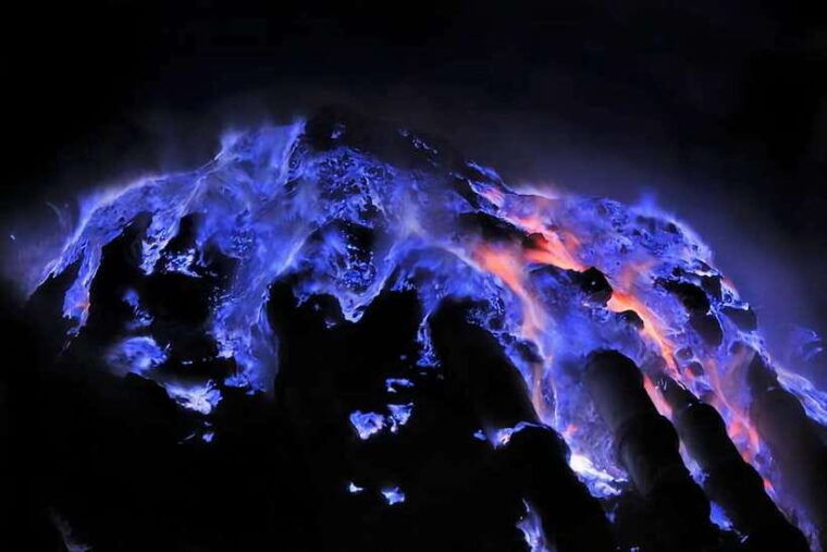 banyuwangi-mt-ijen-blue-fire-panoramic-with-local-guide