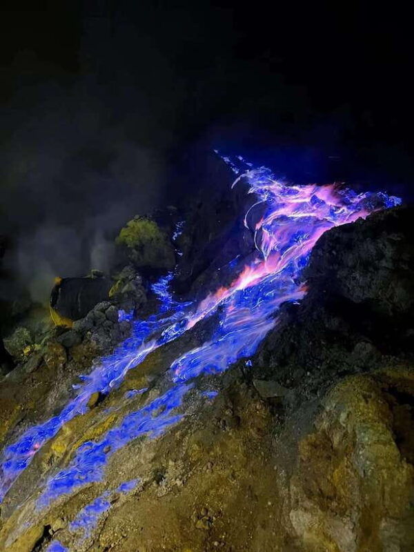 banyuwangi-mt-ijen-with-local-guide-and-transfer-service