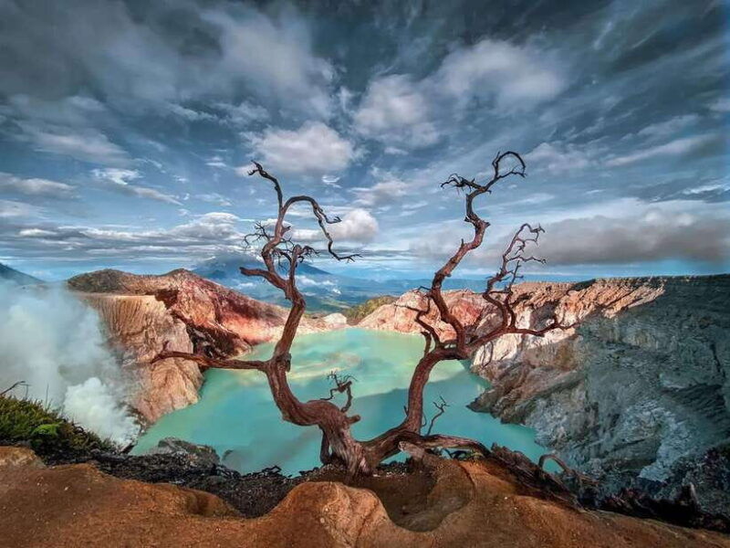 banyuwangi-mt-ijen-with-tour-guide-and-transfer-service