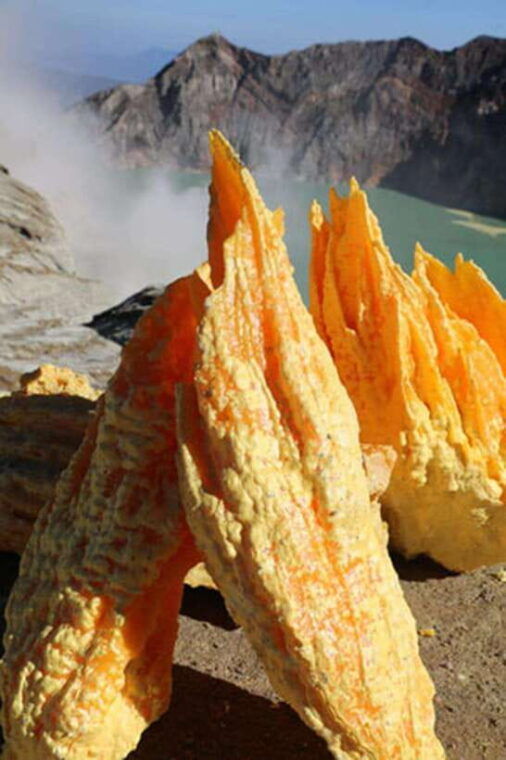 banyuwangi-mt-ijen-with-tour-guide-and-transfer-service