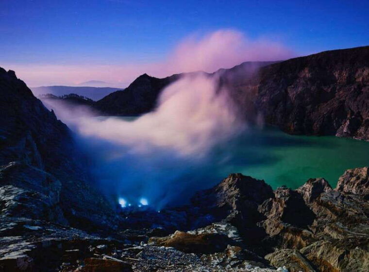 banyuwangi-mt-ijen-with-tour-guide-and-transfer-service